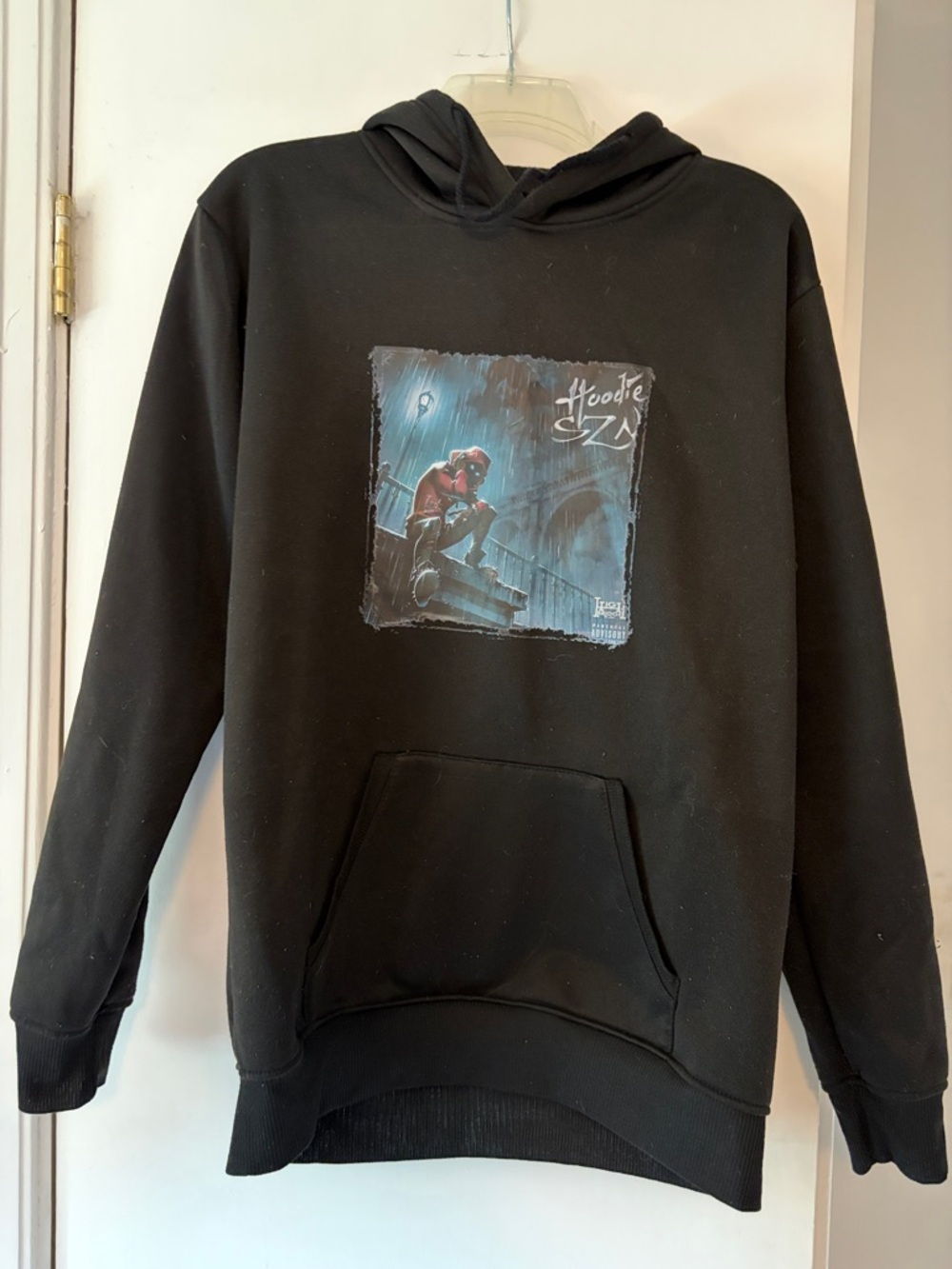 Hoodie SZN Black Graphic Hoodie with Blue-Accent Print
